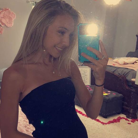 Profile Picture of Katelynn Theiling (@katelynn9555) on Poshmark