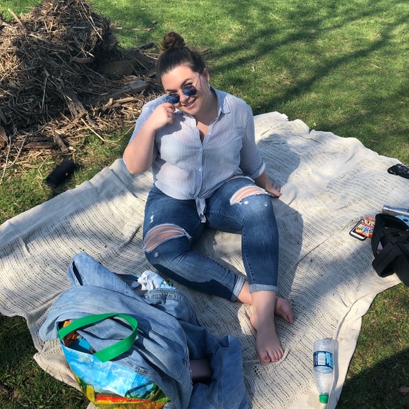 Profile Picture of Brittany Hartmann (@brittanyhn) on Poshmark