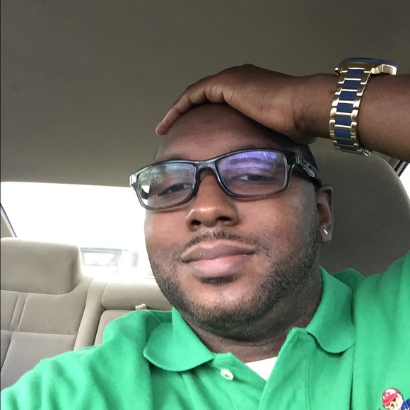 Profile Picture of Vincent Smith (@vlsmith50) on Poshmark
