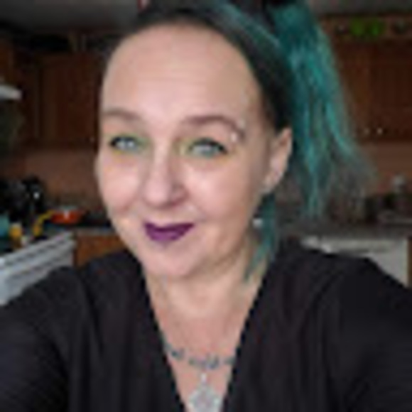 Profile Picture of Sarah Heap (@abbyheap) on Poshmark