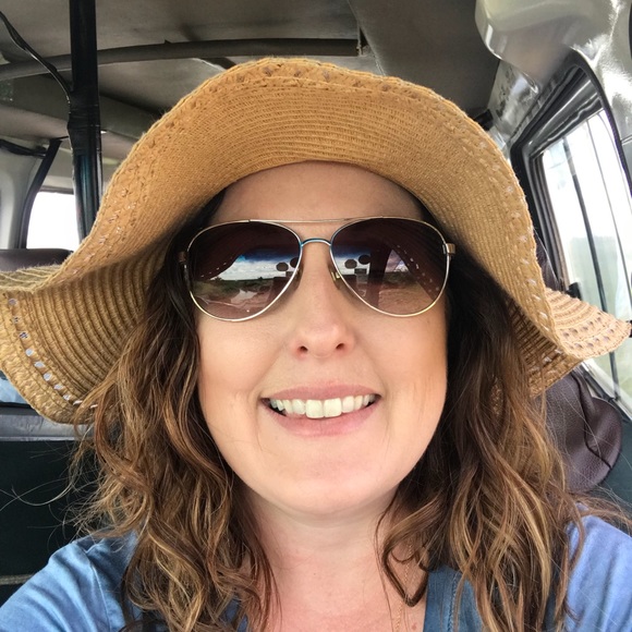 Profile Picture of Leah Negri (@leahflgirl1581) on Poshmark