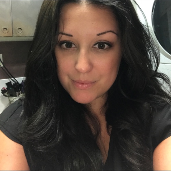 Profile Picture of Eunice Silva (@eunicesilva) on Poshmark
