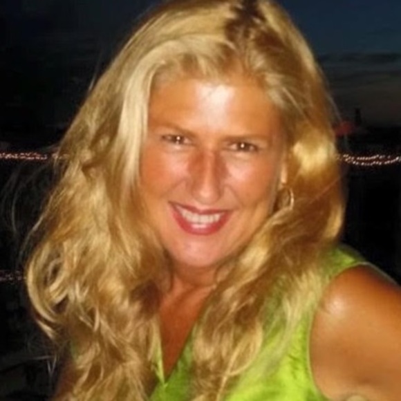 Profile Picture of Mary Blinstrubas (@mblinstrubas) on Poshmark