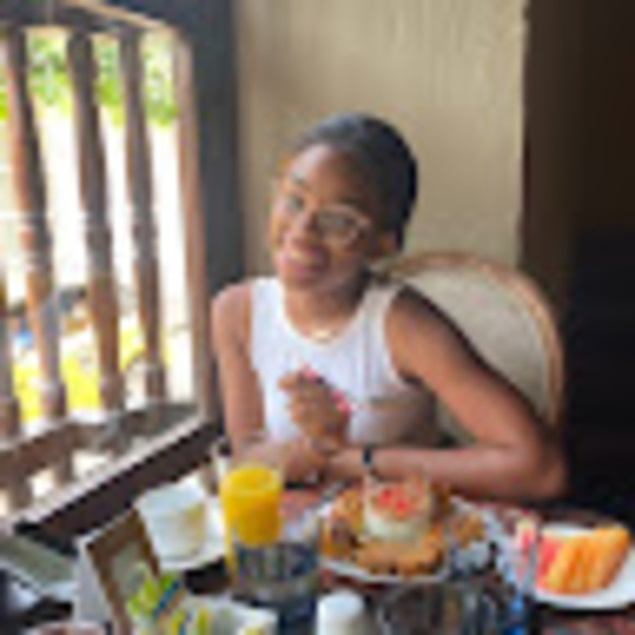 Profile Picture of Candace Chalmers (@candacechalm258) on Poshmark