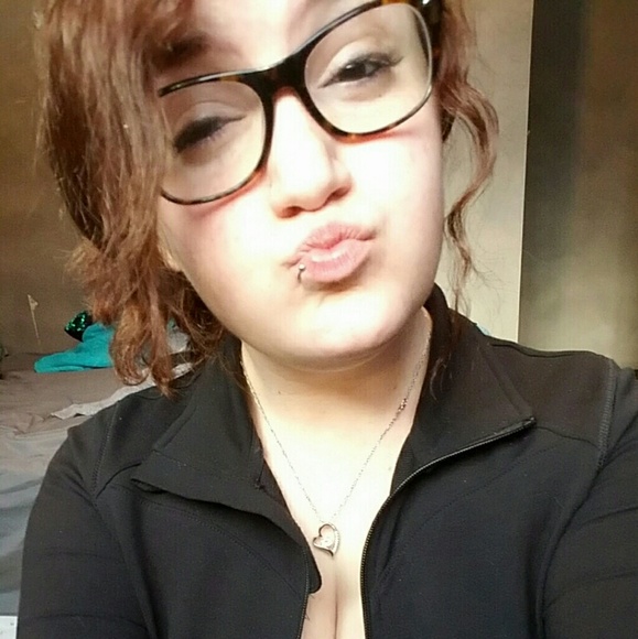 Profile Picture of Amber Wirth (@amber9596) on Poshmark