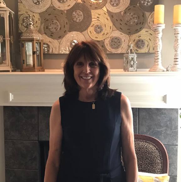 Profile Picture of Dawn Sorrells (@dawnsorrells) on Poshmark