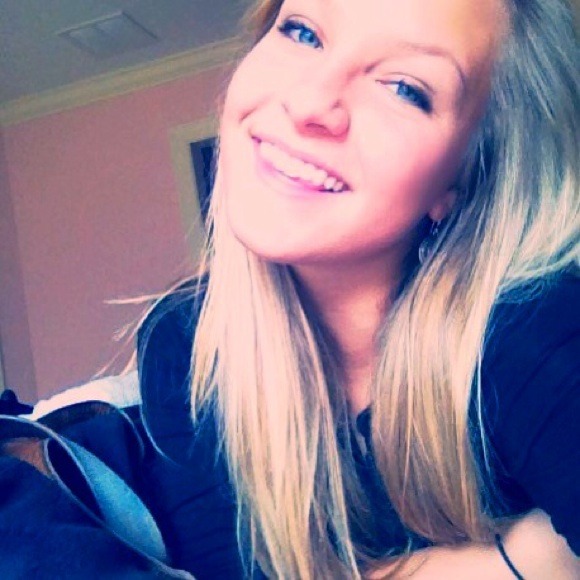 Profile Picture of Madison Roberts (@madison_roberts) on Poshmark