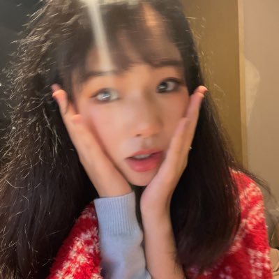 Profile Picture of Rosa Zhang (@RosaZhang128) on Twitter