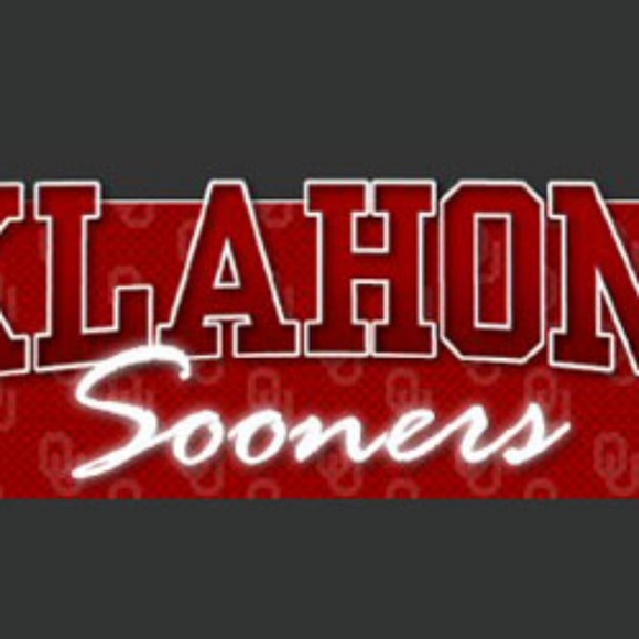 Profile Picture of Stephanie Wakolee (@s_wakolee) on Poshmark