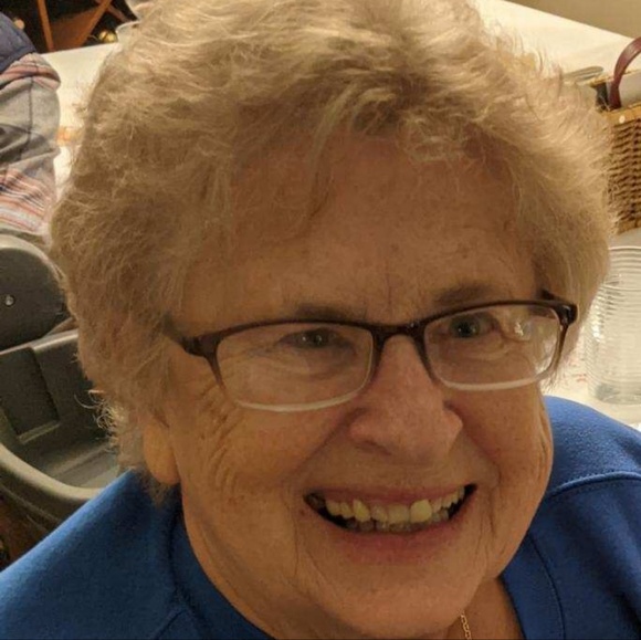 Profile Picture of Alexandra Boniface (@alexsmook22) on Poshmark