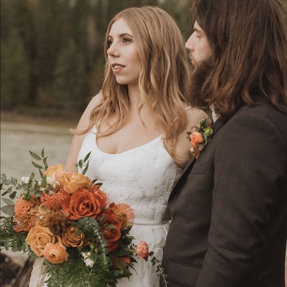 Profile Picture of Sydney Huculak (@sydneyhuculak) on Poshmark