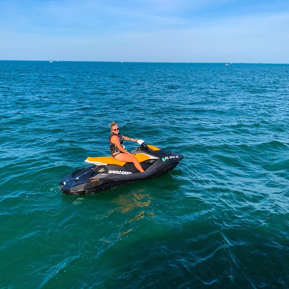 Profile Picture of Ella Dooge (@elladooge) on Poshmark