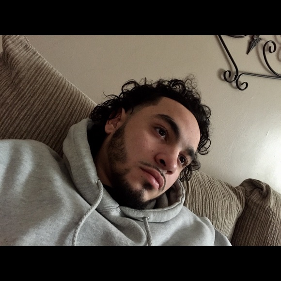 Profile Picture of Damian Cotto (@damian773) on Poshmark