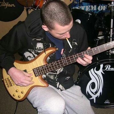Profile Picture of Joseph Gilley (@YourM0mspanties) on Twitter