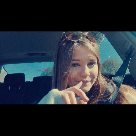 Profile Picture of Jacelyn Pinion (@alyssapinion4) on Poshmark