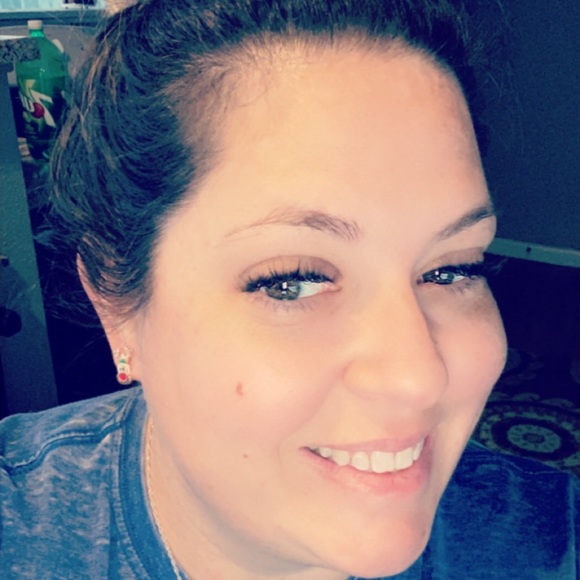 Profile Picture of Heather Pitman (@heather_pitman) on Poshmark