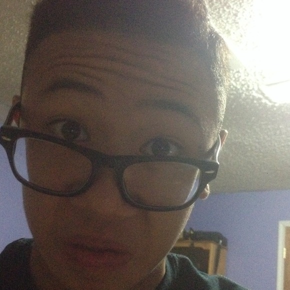 Profile Picture of James Darapheth (@jfkckfmckd) on Poshmark