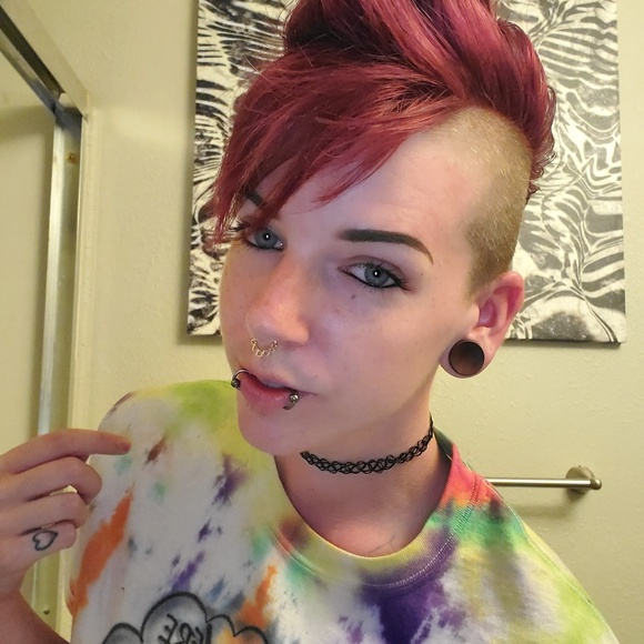 Profile Picture of Jenifer Moeller (@vulpix_vixen305) on Poshmark