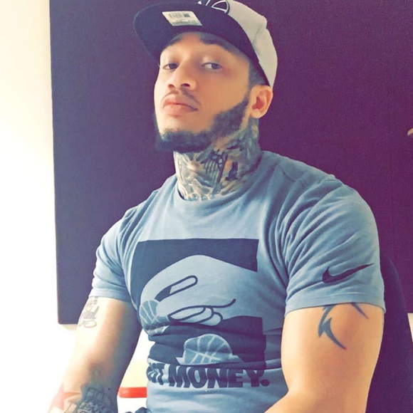 Profile Picture of Justin Dillard (@zomega) on Poshmark