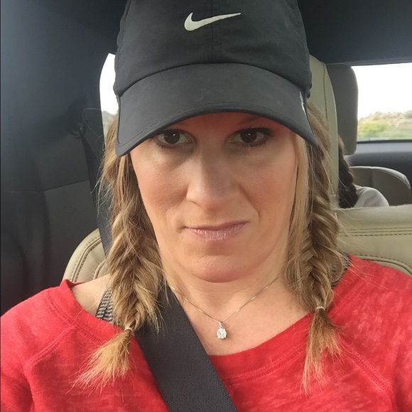 Profile Picture of Lori Labine (@labeaner1) on Poshmark