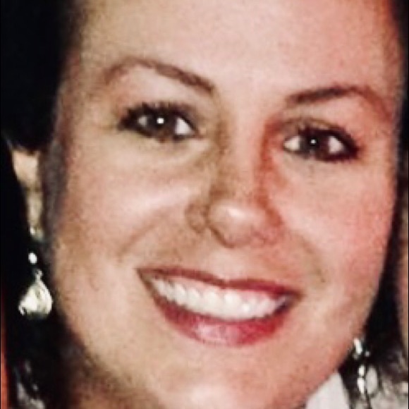Profile Picture of Elysa Gripshover (@gripshoverelysa) on Poshmark