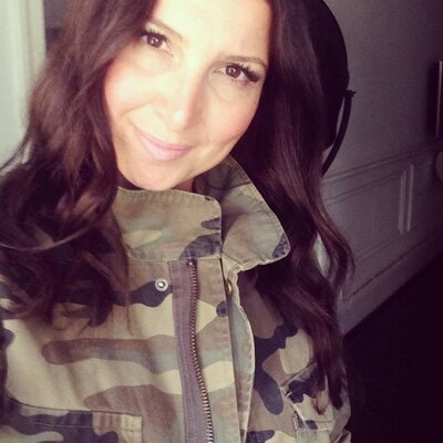 Profile Picture of Jennifer Ferreira (@JFerreiraDesign) on Twitter