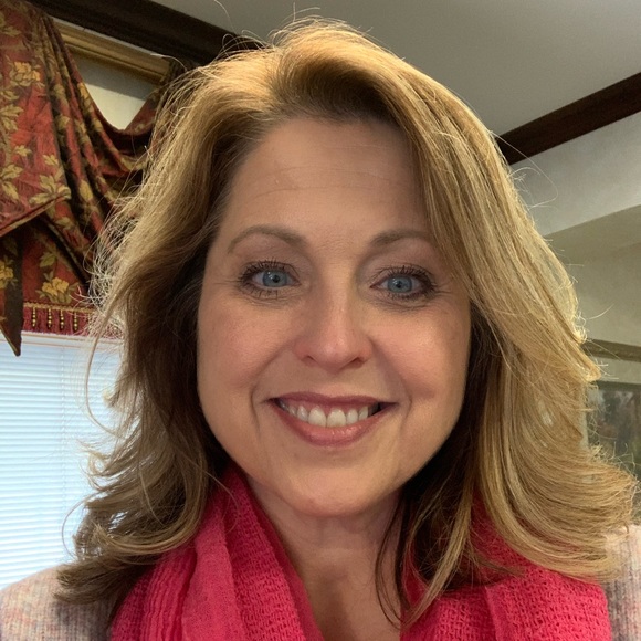 Profile Picture of Ruth Oleson (@ruthee65) on Poshmark