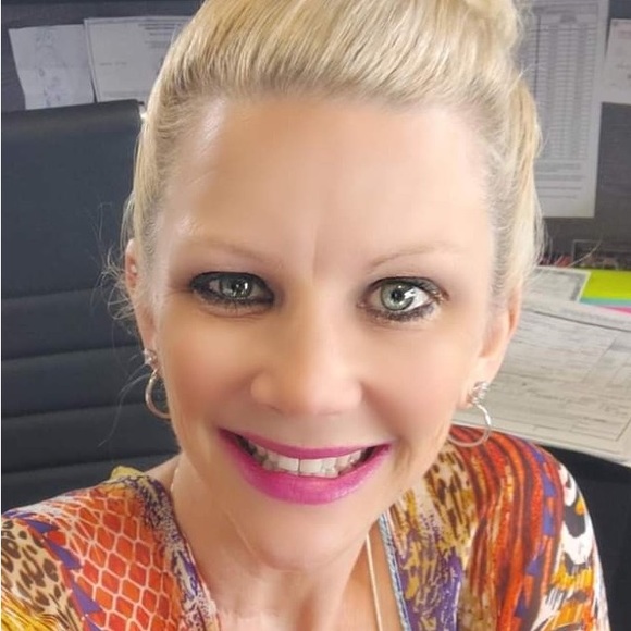 Profile Picture of Dawn Williams (@dawnwilliams836) on Poshmark