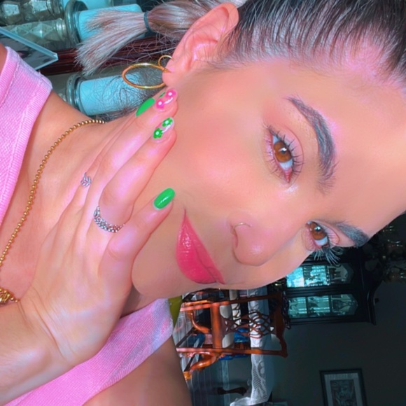 Profile Picture of Genesis Valentin (@genesiisv) on Poshmark