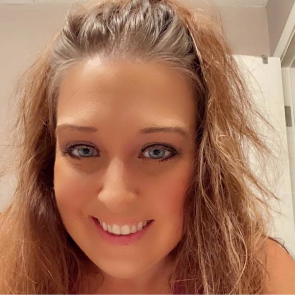 Profile Picture of Shelly Lawson (@wingding1974) on Poshmark