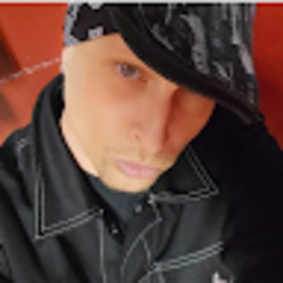 Thomas Van musser - Poshmark Profile Picture of Thomas Van musser (@tvanmusser) on Poshmark