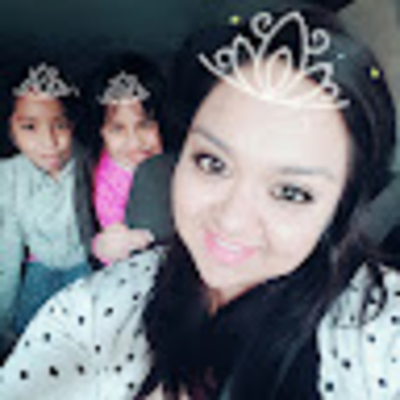 Profile Picture of Eunice Ramos (@euniceramos60) on Poshmark