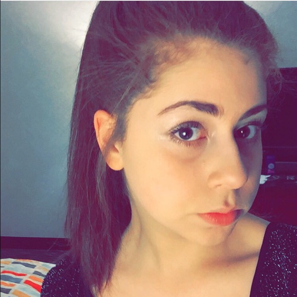 Profile Picture of Samantha Khazanov (@samirkh) on Poshmark