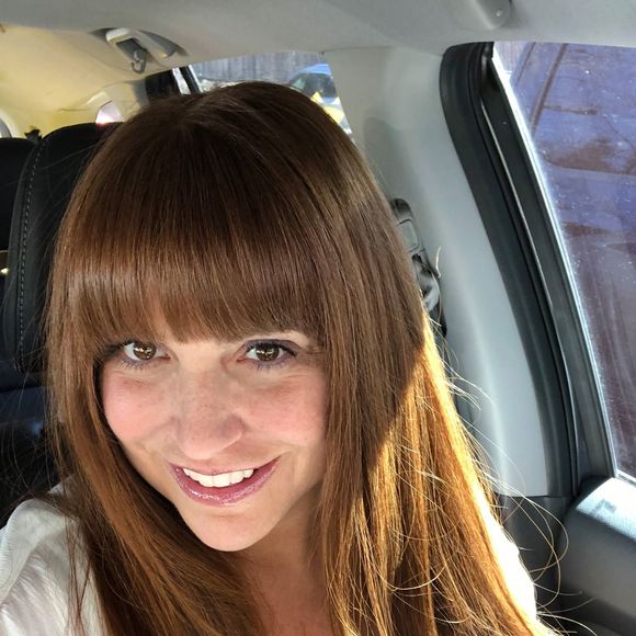 Profile Picture of Lauren Manegold (@lmanegold) on Poshmark