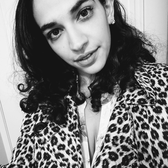 Profile Picture of Sara Pelosof (@misssarasparkle) on Poshmark