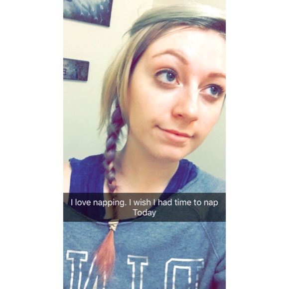 Profile Picture of Hannah Frawley (@hfraw) on Poshmark