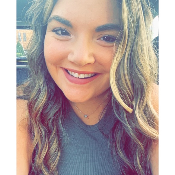 Profile Picture of Josie Schramski (@josie_schramski) on Poshmark