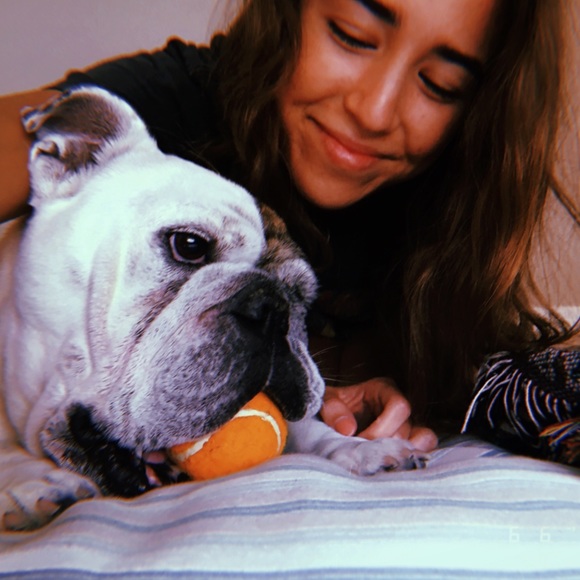 Profile Picture of Madelyn Moore (@maddy_mm) on Poshmark