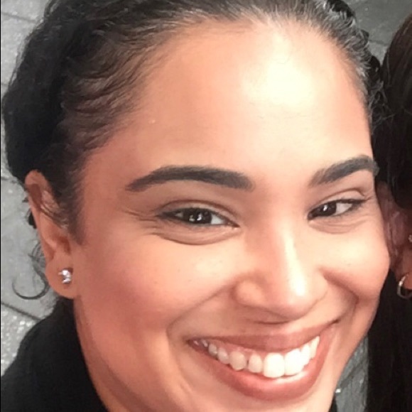 Profile Picture of Yanira Obeso (@yaniraobeso) on Poshmark