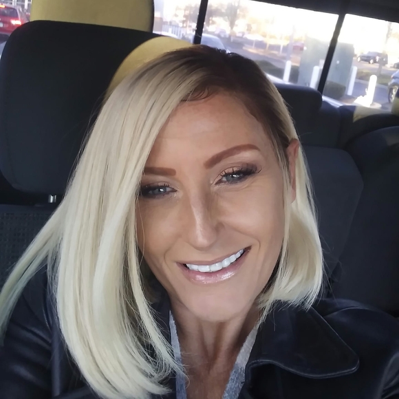 Profile Picture of Suzanne Tidman (@stidman69) on Poshmark