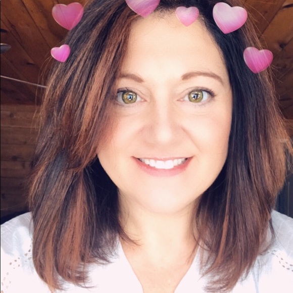 Profile Picture of Shannon Birkett (@slbirkett) on Poshmark
