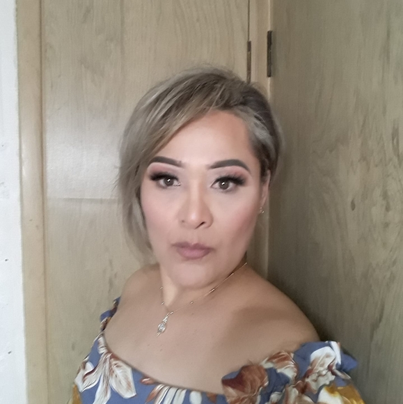 Profile Picture of Janeth Palazuelos (@j_palazuelos) on Poshmark