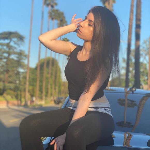 Profile Picture of Tamar Mardirossian (@chutiik) on Poshmark