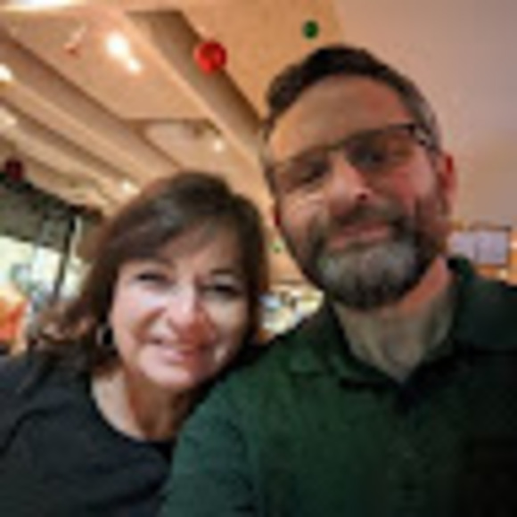 Profile Picture of Jeffrey Oliver (@jeffreyolive239) on Poshmark