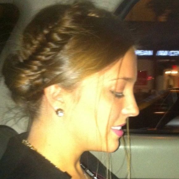 Profile Picture of Ariel Lilly (@ariellilly0303) on Poshmark