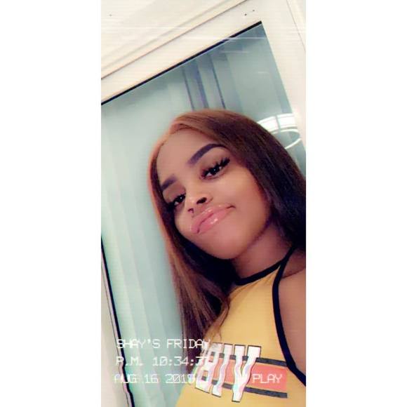 Profile Picture of Rashiana Geshay (@rashianaaaa) on Poshmark