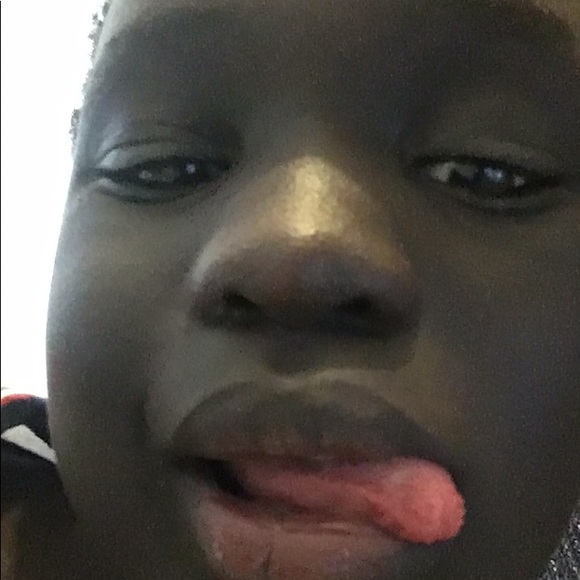 Profile Picture of Elizabeth Kernyang (@ekernyang) on Poshmark