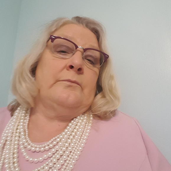 Profile Picture of Maxine Wacek (@maxinewacek) on Poshmark