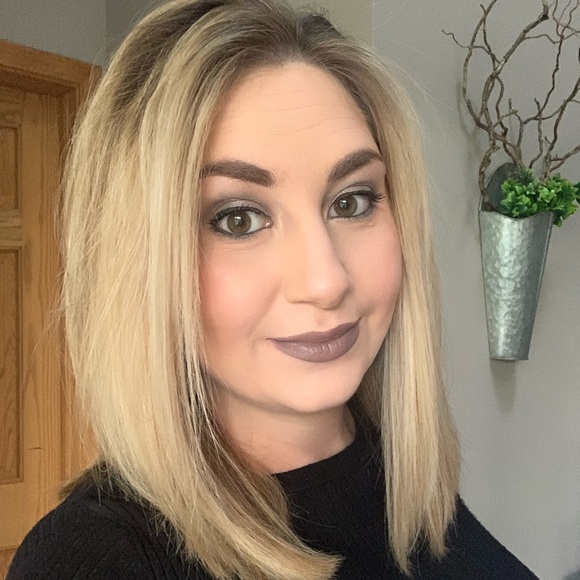 Profile Picture of Sarah Krizanic (@skrizanic) on Poshmark