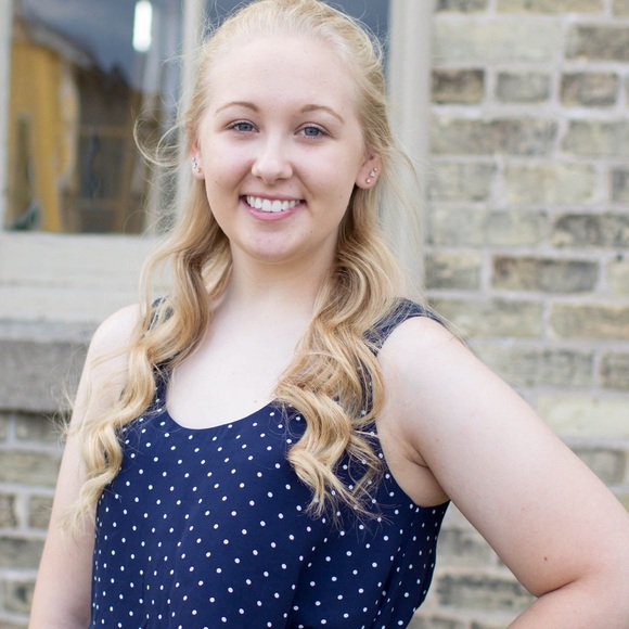 Profile Picture of Hope Vandenhouten (@hopeev) on Poshmark